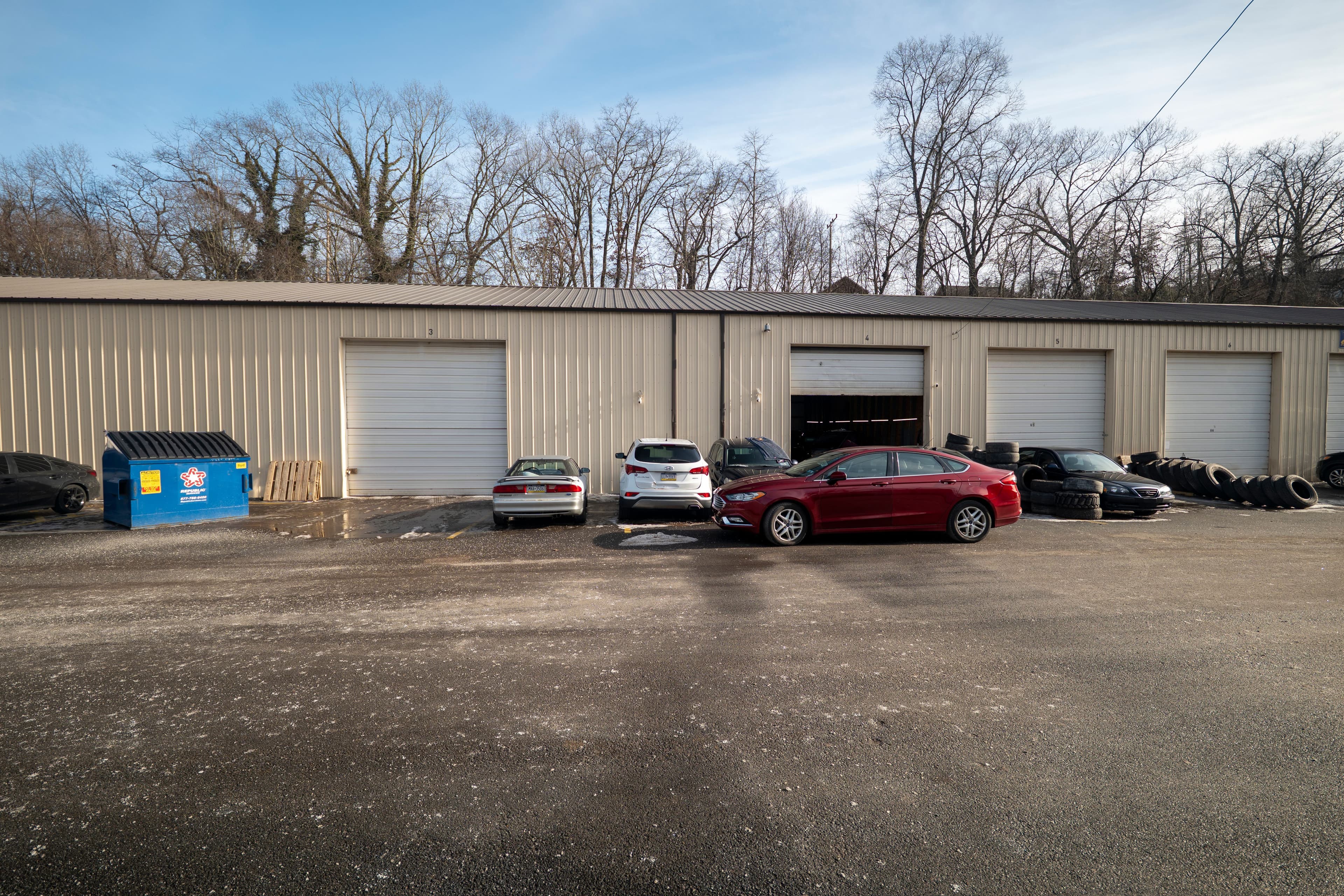 400 Railroad Exterior