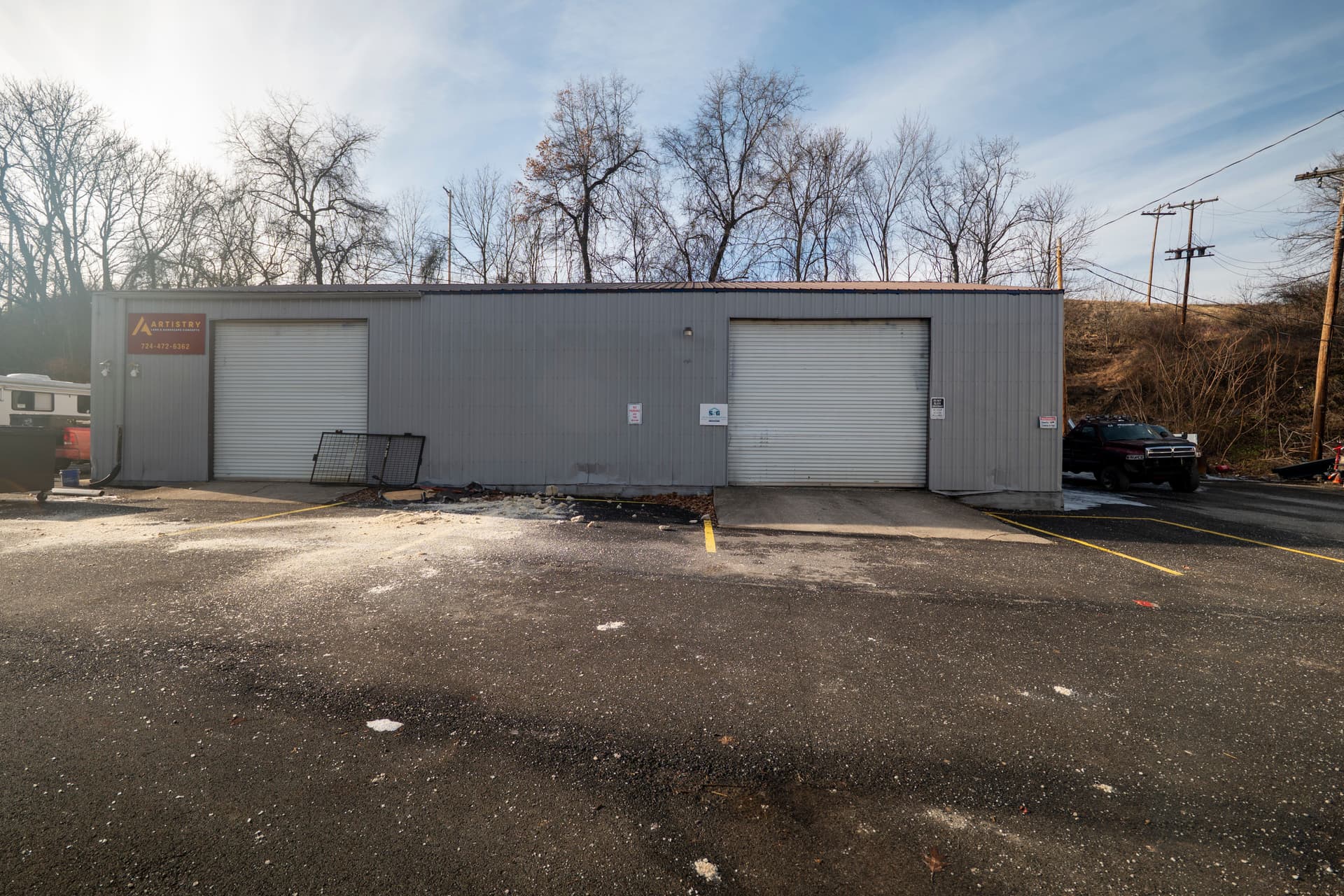 400 Railroad Exterior